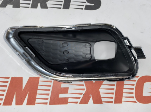 Рамка противотуманной фары хром правая Jeep Cherokee 2019- (68287994AB), аналог