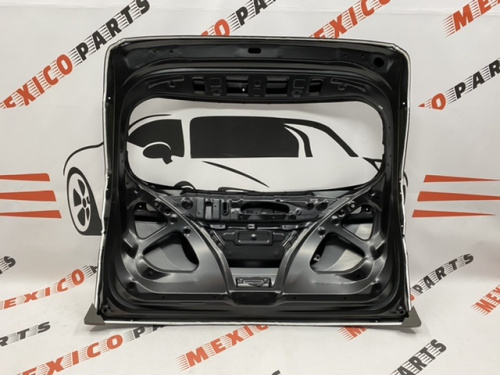 Крышка багажника повреждена (ляда) Honda HR-V 2014-2018 (68100-T7W-A90ZZ), аналог