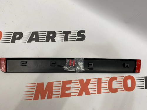 Накладка на задні ліві двері Nissan X-Trail (Rogue) 2014-2020 (82877-4BA0A), аналог