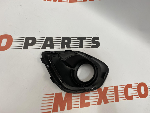 Рамка противотуманной фары левая на Mitsubishi ASX 2011-2015 (8321A383), аналог