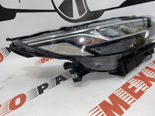 Фара права LED з білим катафотом Nissan Sentra 2019- (260106LB5A), аналог