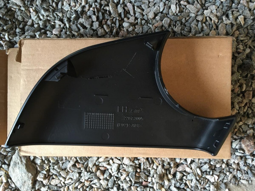 Накладка под зеркалом левая черная Tesla Model 3  2020-2023 (8202202)