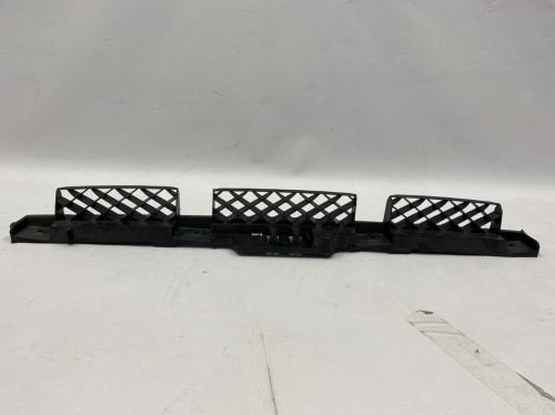 Кріплення заднього бампера центр Volkswagen Passat B7 2012-2015 (561807863A), аналог