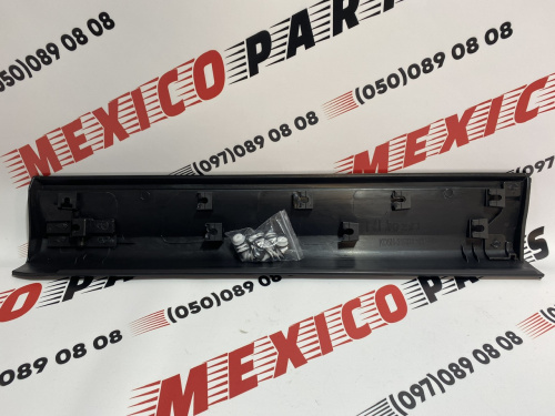 Накладка на двері задня права Mazda CX-5 2022- (KB7W51RC0D), аналог