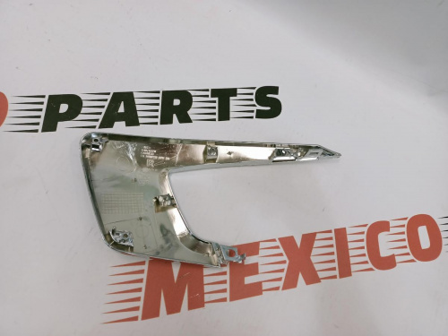 Хром переднього бампера верхній правий  Mitsubishi ASX 2016-2019 (6407A170), аналог
