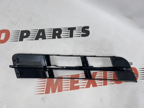 Решетка переднего бампера левая верхняя AUDI Q7 2010-2015 (4L0807681B01C), аналог