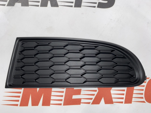 Заглушка- накладка протитуманної фари ліва комплектація  SE Dodge Journey 2011-2019 (68079853AB), аналог
