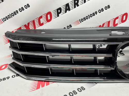 Решітка радіатора чорна Volkswagen Passat B8 2016-2018 , аналог