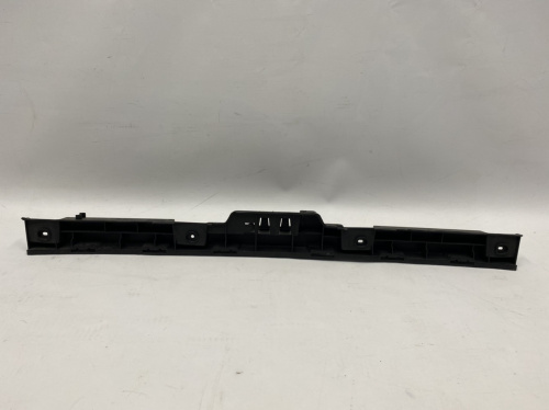 Кріплення заднього бампера центр Volkswagen Passat B7 2012-2015 (561807863A), аналог