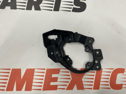 Крепление противотуманной фары правое Mazda 3 2016-2018 (B63B51684), аналог