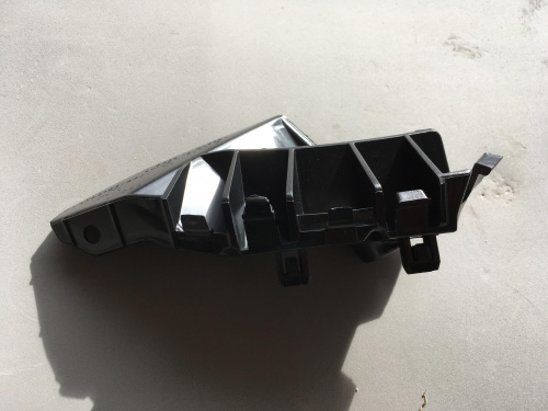 Крепление переднего бампера левое Tesla Model S 2012-2020 (109549500a)