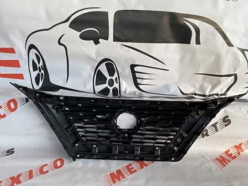 Решітка радіатора під дістрон і під камеру Nissan X-Trail(Rogue) 2021-2023 (623106RA0A), аналог