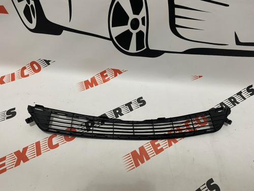 Решетка переднего бампера USA Toyota RAV-4 2013-2015(53112-0R050), аналог
