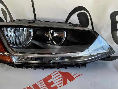Фара правая с лед полоской USA Volkswagen Jetta 2016-2018(5C7941006J), аналог