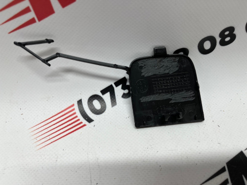 Заглушка буксирувального гака заднього бампера ліва Volkswagen  Touareg  2015-2018 (7P6807449CGRU), аналог