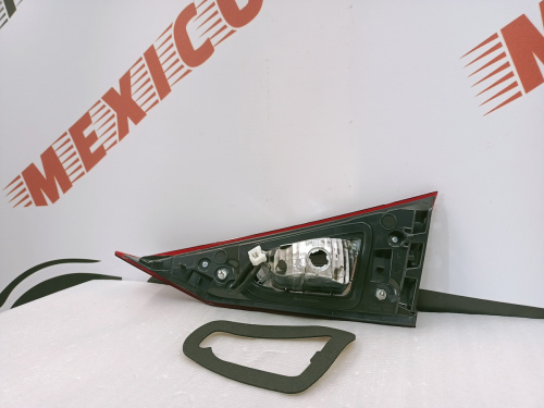 Фонарь задний внутренний правый LED Mazda 3 2016-2018 (B53W-51-3F0A), аналог