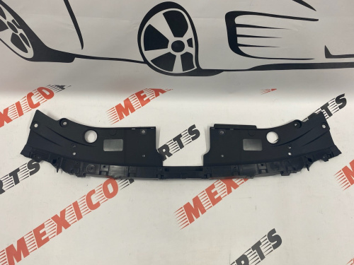 Накладка на панели радиатора (замка капота) Mazda CX5 2017-2020 (KB8A50717D), аналог