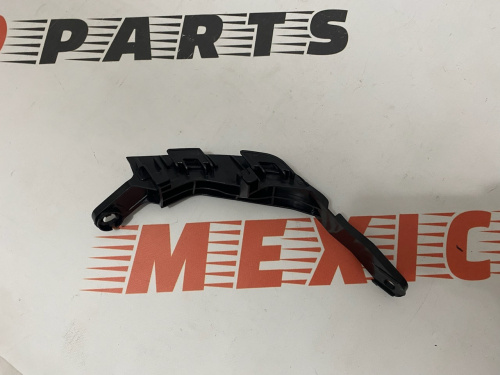 Кріплення заднього бампера ліве під ліхтарем Toyota RAV4 2019-2021 (52563-0R070), аналог