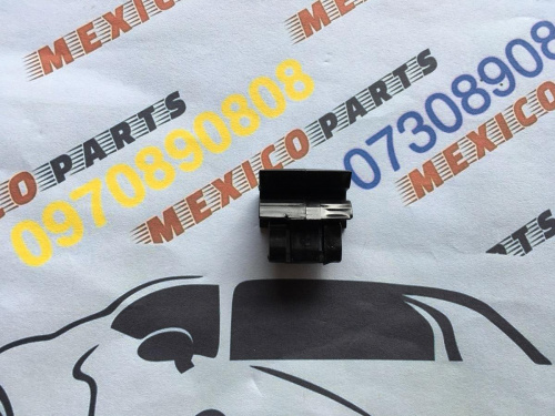Клипса бокса переднего багажника Tesla Model Y 2020-2023 (147287200B), аналог