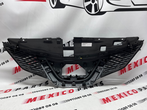 Решітка радіатора Nissan Rogue Sport 2017-2019 (62310-6MA0B), аналог