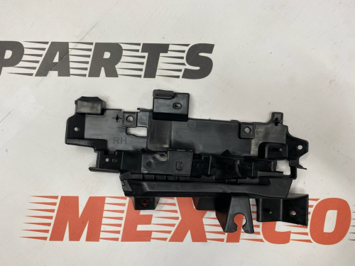 Крепление бампера правое низ Mazda 6 2020- (GSH750103), аналог