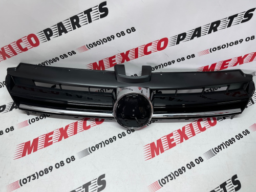 Решітка радіатора Volkswagen Golf 7 (5G0853651MZLL), аналог