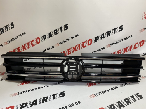 Решітка радіатора чорна з хромом Volkswagen Tiguan 2017-2020 (5NA853651ZLL), аналог