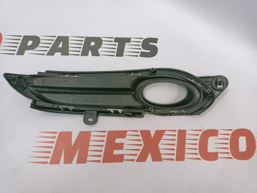 Рамка противотуманной фары правая Honda HR-V 2014-2018 (71105-T7J-H00), аналог
