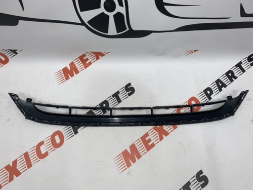 Решітка переднього бампера AUDI Q7 2010-2015 (4L0807683C01C), аналог