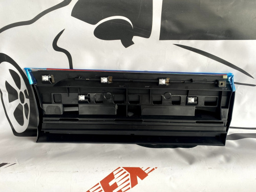 Накладка на задні ліві двері R-Line Volkswagen Touareg  2015-2018 (7P6854949JGRU), аналог