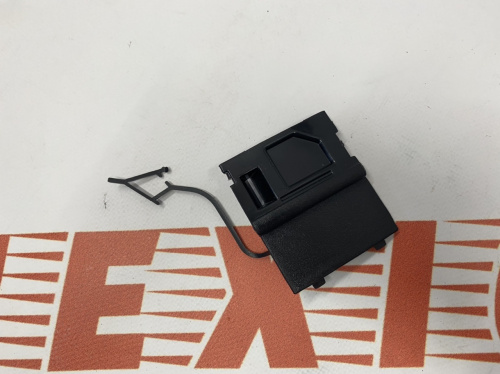 Заглушка буксирувального гака переднього бампера права Volkswagen Touareg 2015-2017 (7P6807185A9B9), аналог