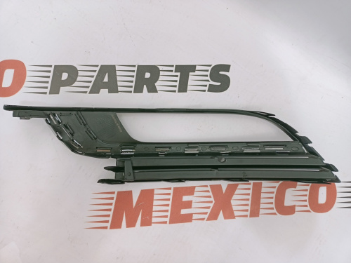 Рамка протитуманної фари права Volkswagen Passat CC 2013-2018 (3C8854662041), аналог