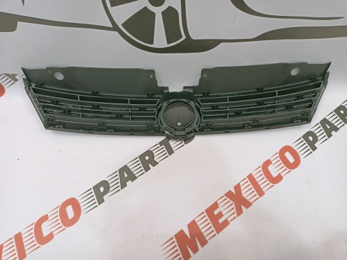 Решітка радіатора Volkswagen Jetta 2012-2015 (5C6853651AZLL), аналог