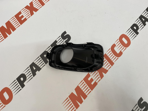 Рамка протитуманної фари права чорна Jeep Renegade 2015-2018 (6DK72RXNAA), аналог