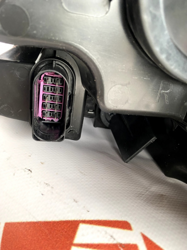 Фара правая USA Volkswagen Jetta 2012-2015 (5C7 941 006), аналог