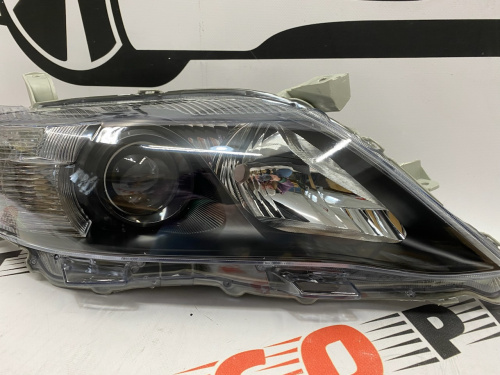 Фара правая черная Toyota Camry 2009-2011, аналог
