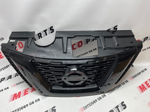 Решітка радіатора чорна Nissan X-Trail(Rogue) 2017-2020 (623106FL0A), аналог