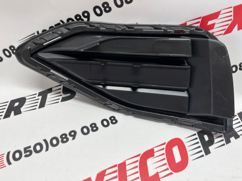 Заглушка протитуманної фари права Passat B9 2019-(561853212A), аналог