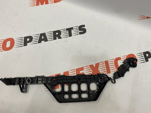Кріплення заднього бампера праве Toyota Camry 2015-2017 (52575-06140), аналог