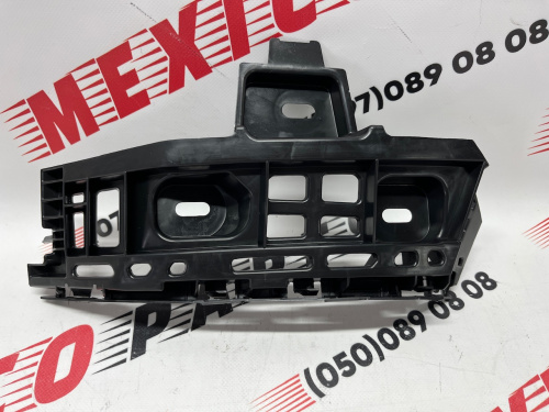 Кріплення заднього ліхтаря праве Passat B9 2019-(561 807 484), аналог