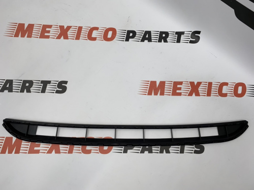 Решітка переднього бампера Volkswagen Touareg 2011-2014(7P68536739B9), аналог