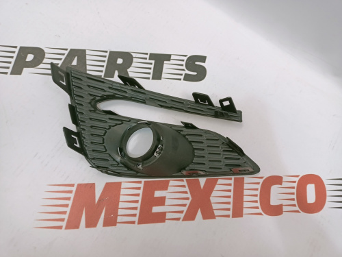Рамка противотуманной фары правая Chevrolet Cruze 2016-2019 (84095943), аналог