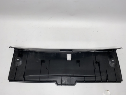 Пластикова накладка багажника Nissan Sentra 2016-2018 (84921-3SG0A), аналог