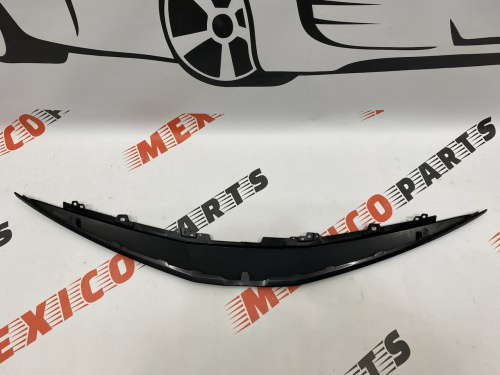 Накладка переднего бампера верх Toyota Camry 2021- (5211106900), аналог