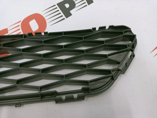 Решітка переднього бампера  Nissan X-Trail(Rogue) 2014-2016 (62254-4BA0A), аналог
