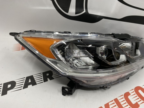 Фара галоген с LED полоской темная правая Honda Accord 2016-2017 (33100-T2A-A61), аналог