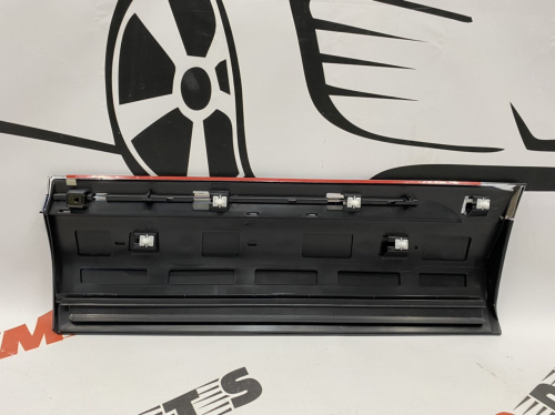 Накладка на задні праві двері Volkswagen Touareg  2011-2018 (7P6854950HGRU), аналог