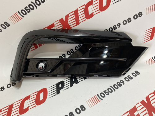 Решітка переднього бампера права R-Line Volkswagen Tiguan 2017-2020 (5NN853666B041), аналог