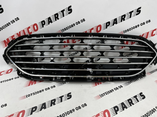 Решітка радіатора хром Ford Escape (Kuga) 2020- 2022 (LJ6Z8200BB), аналог