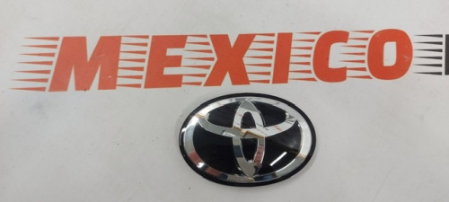 Значок решітки радіатора під дістрон Toyota Camry 2018-2021 (9097502160), аналог